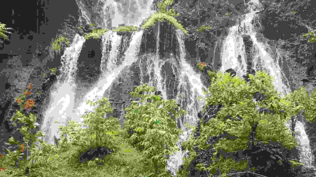 air terjun goa tetes