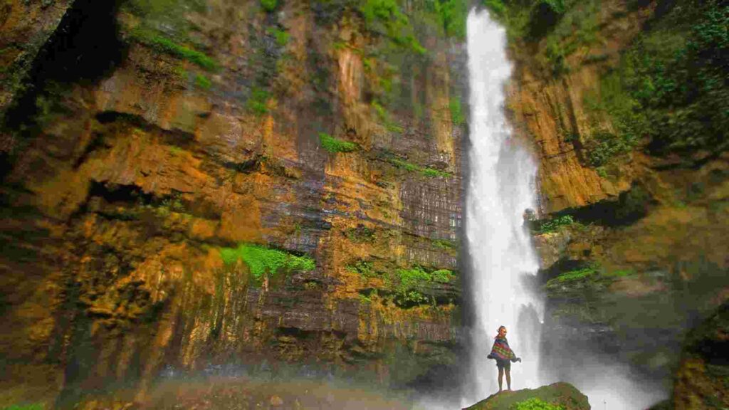 air terjun kapas biru