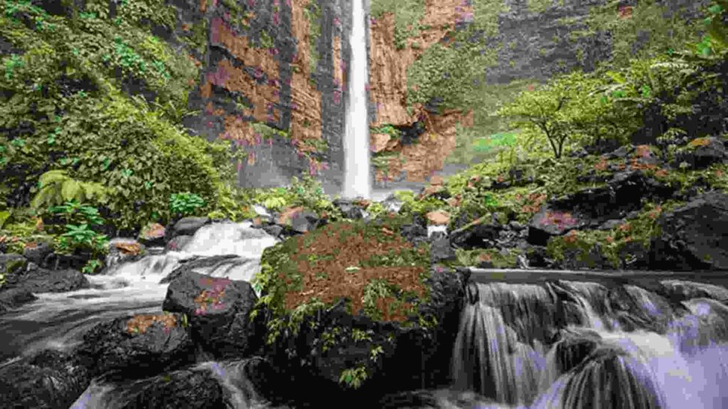 air terjun kapas biru