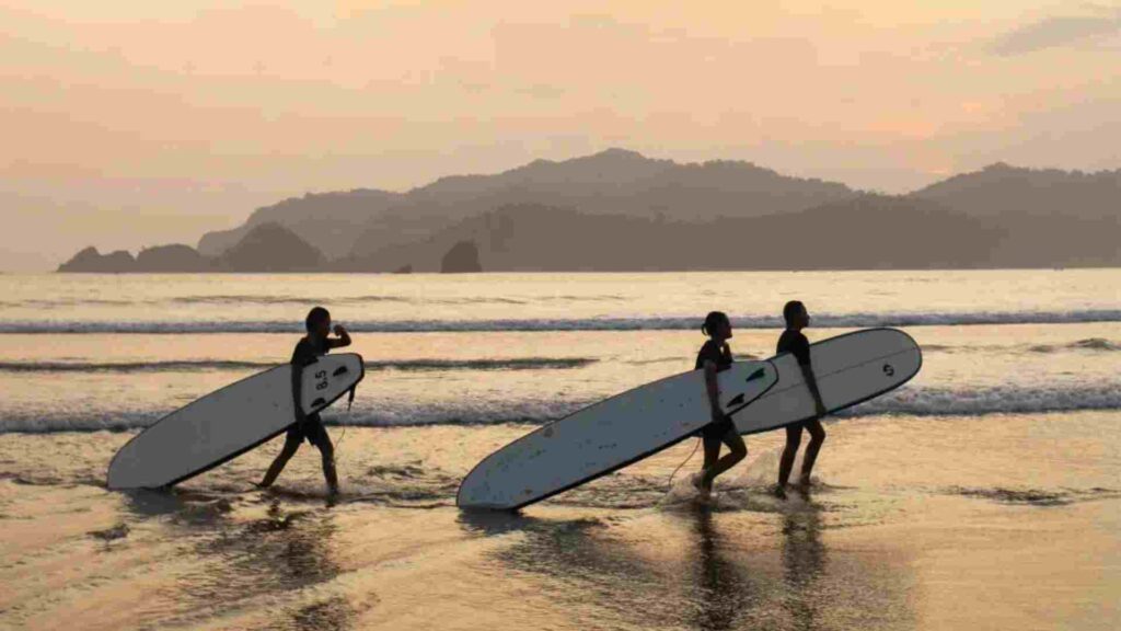 pantai pulau merah banyuwangi