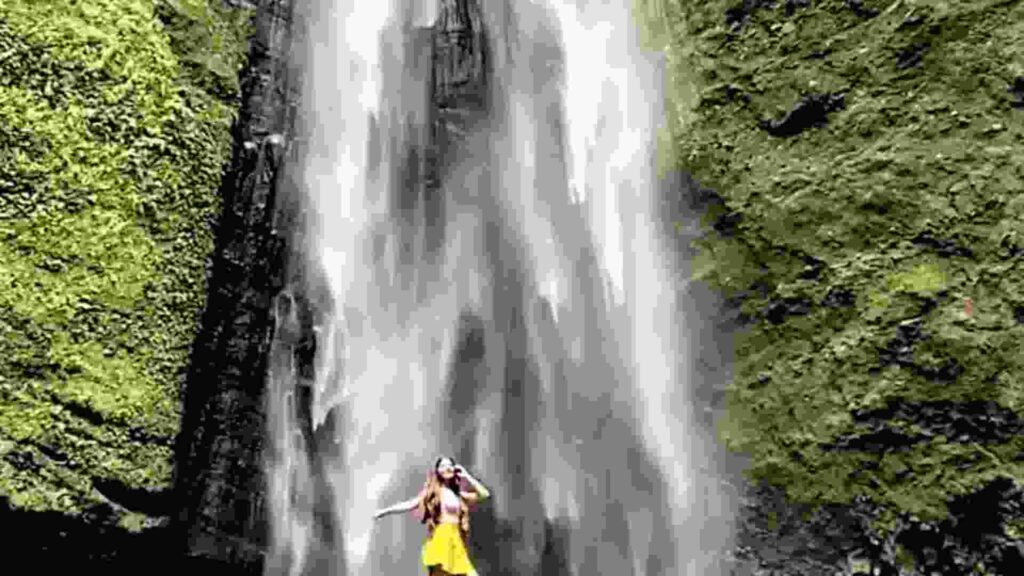 air terjun kabut pelangi