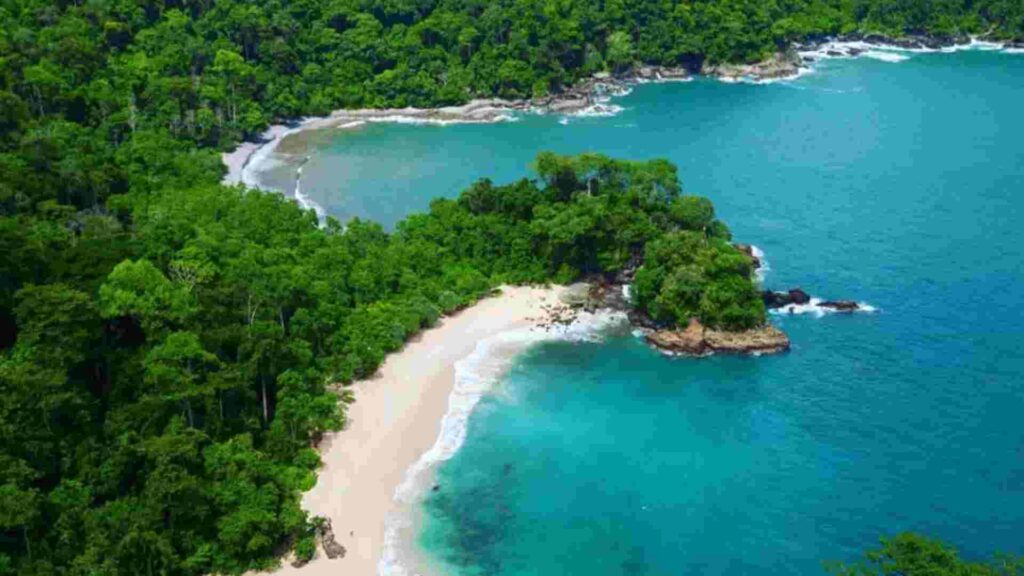 pantai teluk hijau banyuwangi