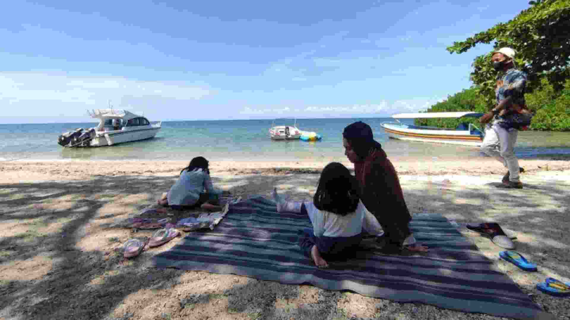 pantai bama baluran