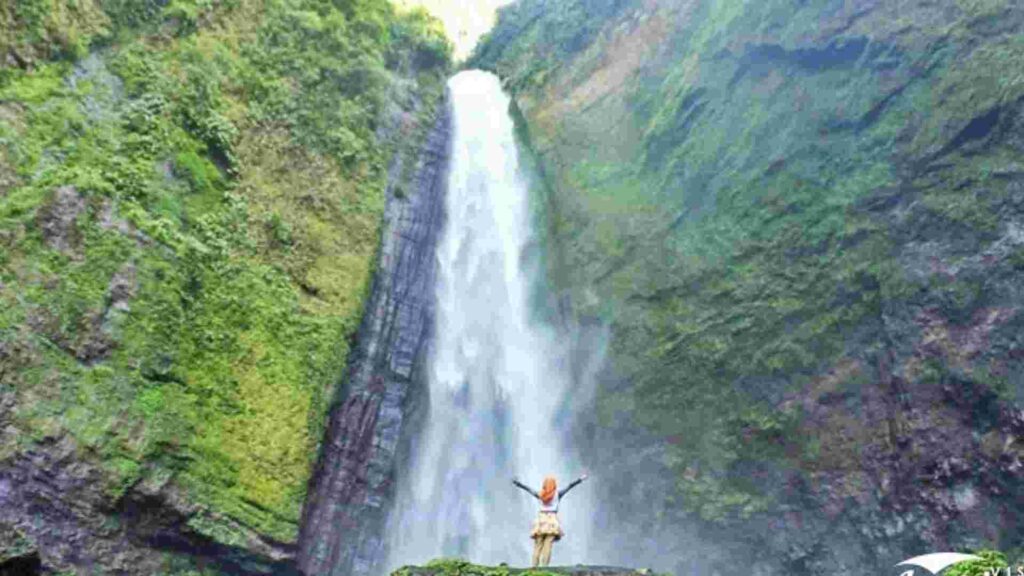 air terjun kabut pelangi