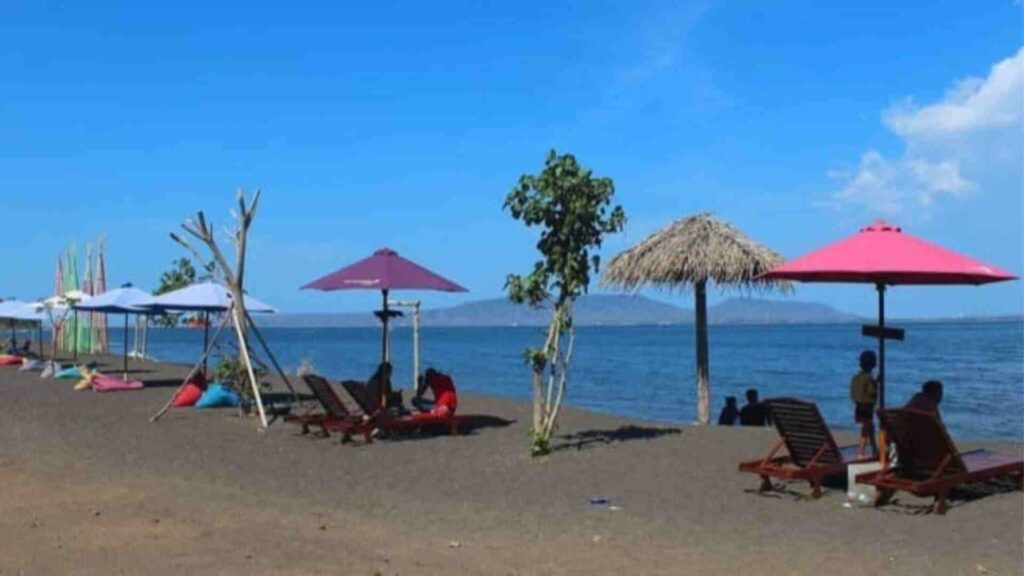 pantai cacalan banyuwangi