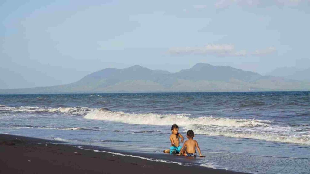 pantai cemara banyuwangi