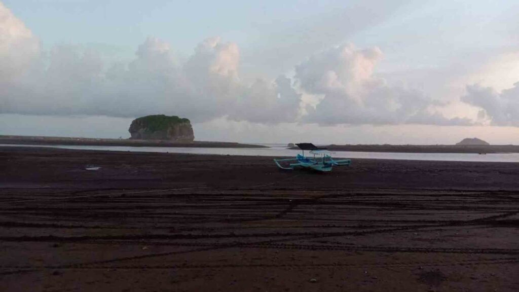 pantai parang semar banyuwangi