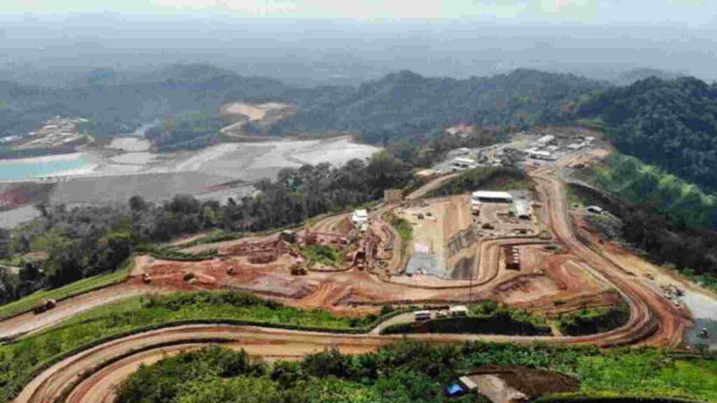 gunung tumpang pitu banyuwangi