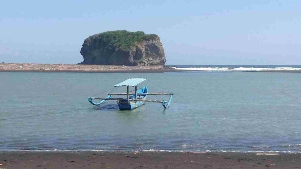 pantai parang semar banyuwangi