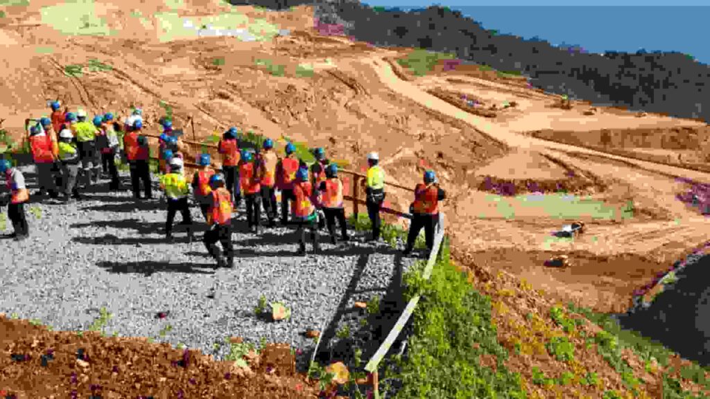 gunung tumpang pitu banyuwangi