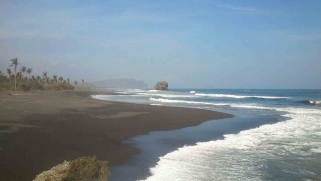 pantai lampon banyuwangi