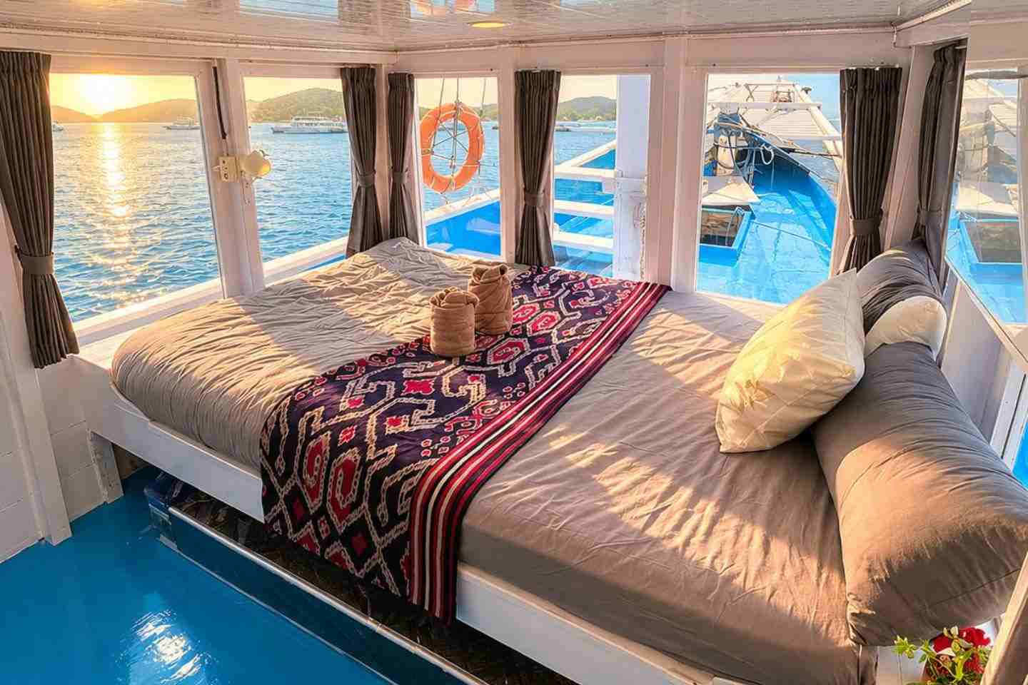 room phinisi king cirox